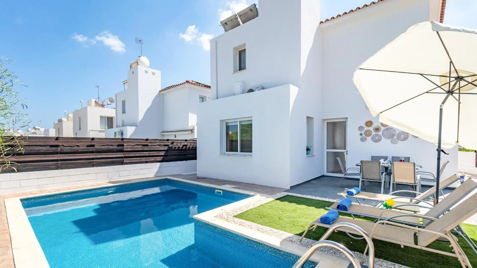 Villa Daphne By Ezoria Villas location
